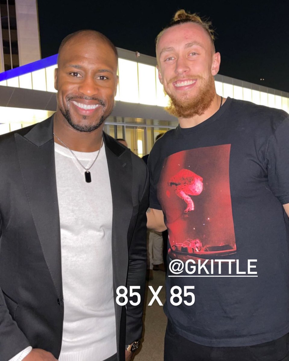 OurSf49ers's tweet photo. 85 🤝 85 

#49ers || #FTTB https://t.co/5xiPcAKu7B