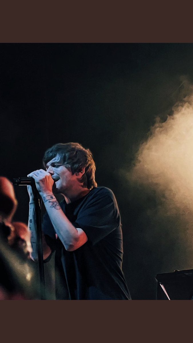 |Pictures| 

Louis tonight at #LTWTPittsburgh! 
Happy Valentines Day everyone!