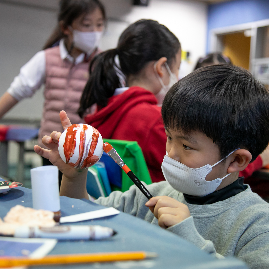 SFS1912's tweet photo. Planet Earth is one part of an immense system called the Universe. Sophie Hammerberg's Grade 2 class explored the planets of our solar system. Students researched and created models of planets they were curious about. They then used technology to share their learning. #sfs1912 https://t.co/0kAkUd6h5m