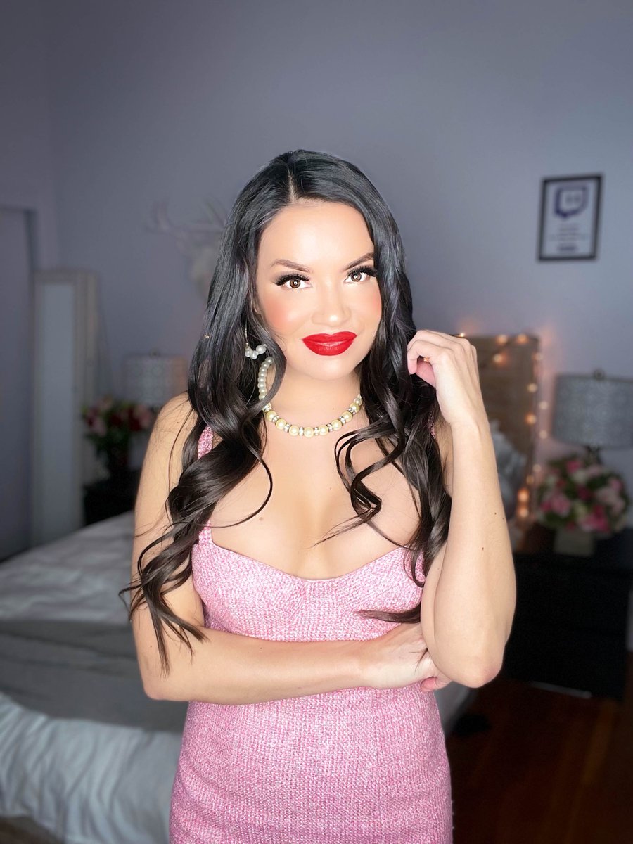 ShaunaBaker's tweet image. Will you be my Valentine? I'm live now. #HappyValentinesDay twitch.tv/ShaunaBaker #NativeGamer #NativeStreamer