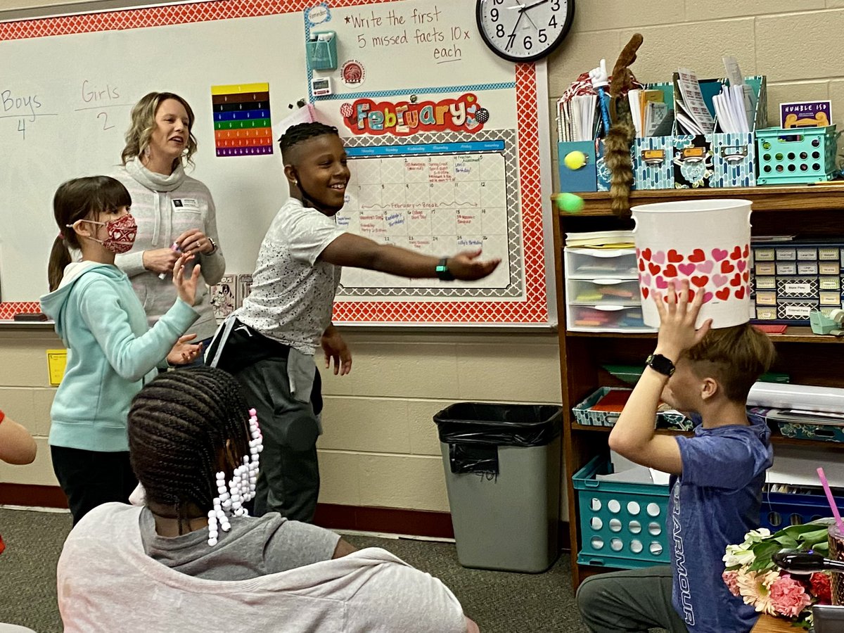 MsRea_ESE's tweet photo. There is nothing better than seeing these smiles all day long! Happy Friendship Party Day! ❤️💌 #eseSOAR https://t.co/mPBJEunFZx