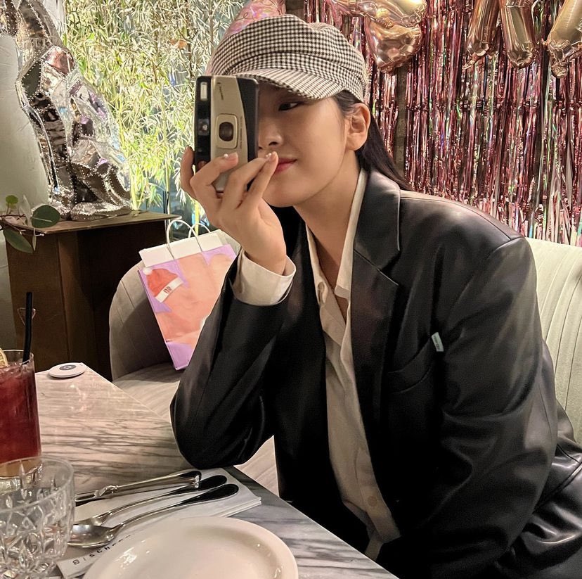 yujinhr's tweet photo. your valentine's date https://t.co/IwLVCuJuJq