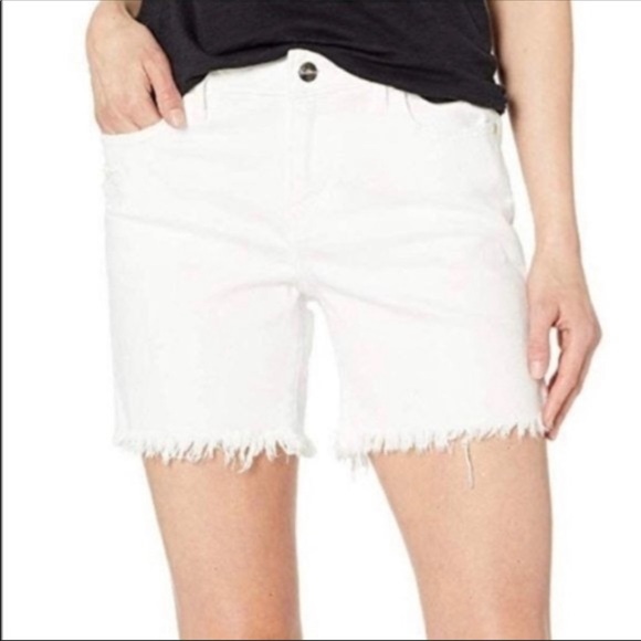 So good I had to share! Check out all the items I'm loving on <a href="/Poshmarkapp/">Poshmark</a> from <a href="/ditzysboutique/">Ditzys Boutique 🌻</a> #poshmark #fashion #style #shopmycloset #ditzysboutique #ellentracy #samedelman: posh.mk/76TgbUSSEnb