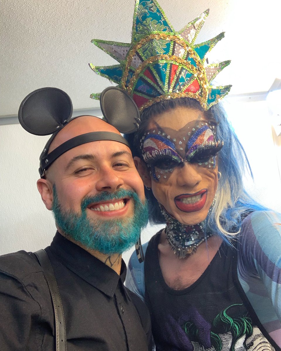 johnnycarmona's tweet photo. Hoy hace 2 años se fue una leyenda, un pilar del DRAG mexicano, alguien que a principios de los 2000 cuando tenía 20 años e iba a bares me daba miedo y la vida me permitió conocer, admirar y querer; siempre te llevo en mis pensamientos querida #SuperPerra https://t.co/MpG6mVcYBq