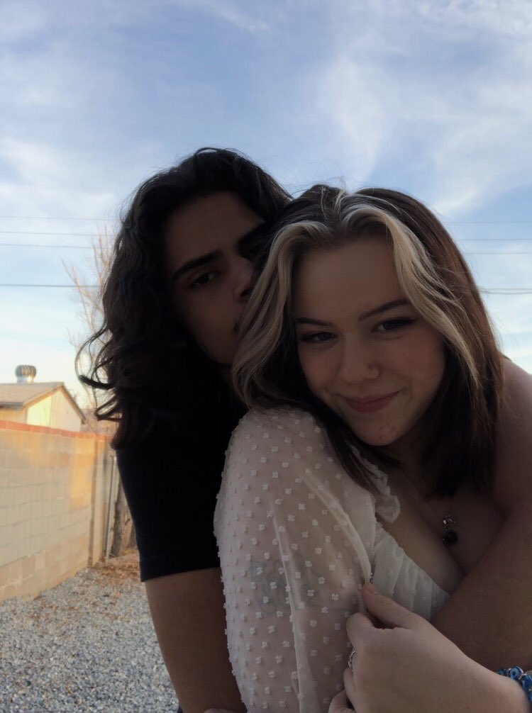 galaxiaxo_'s tweet image. happy valentines day &amp;lt;3
heres to crying to each other in chili’s, beating me in mario kart too much, and late night adventure time marathons. you’re my best friend :)