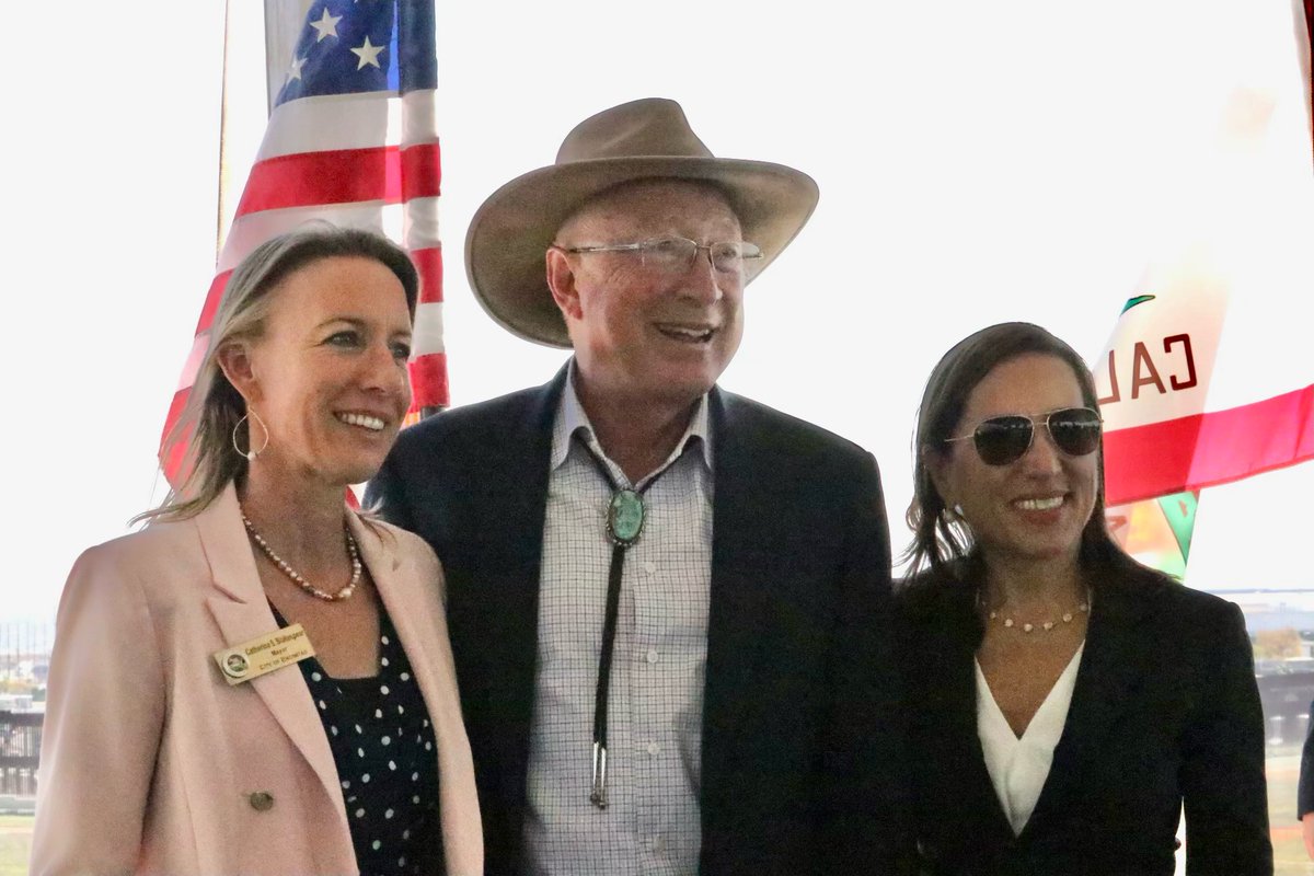 Cblakespear's tweet photo. Today was a big day for #Otay2, our county’s planned third border crossing! A round table with elected leaders from both sides of the border focused on the project’s benefits — families connected, lower emissions, and economic and binational relations strengthened. 🇲🇽 🇺🇸 https://t.co/nFdfK2mNXr