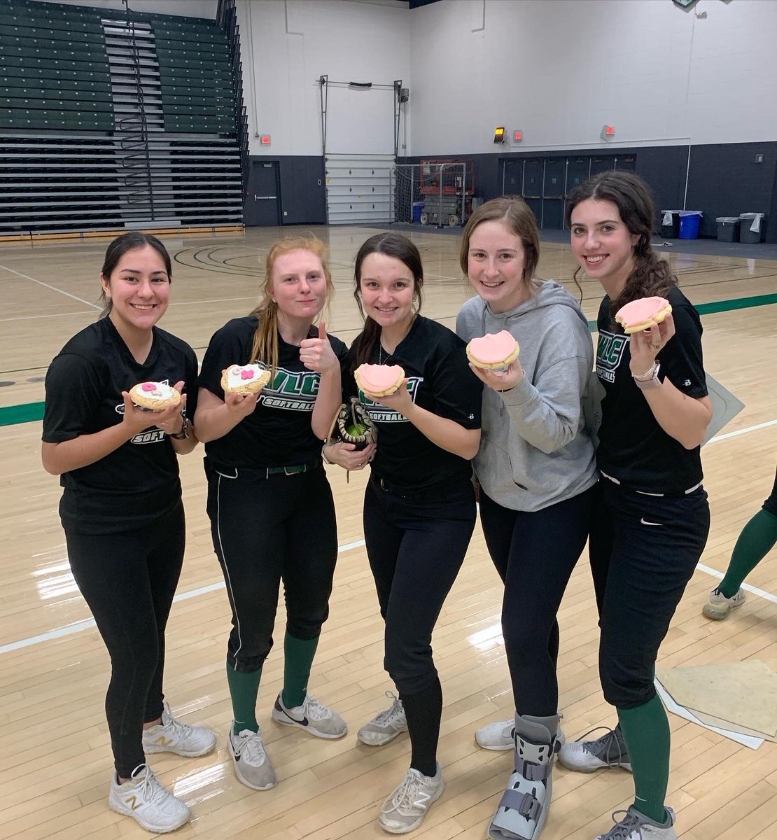 WLCSoftball's tweet photo. Post practice treat to celebrate Valentine’s Day 💚 https://t.co/eP30pVPLBG