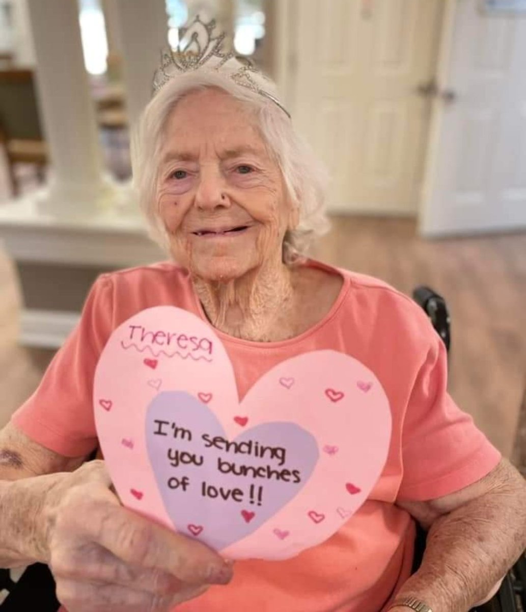 Seeing my E4 students' pen pals smile made this Valentine's Day even better! Sharing the love in our community is the best gift.❤ #proud2br3 #PBL #ValentinesDay2022