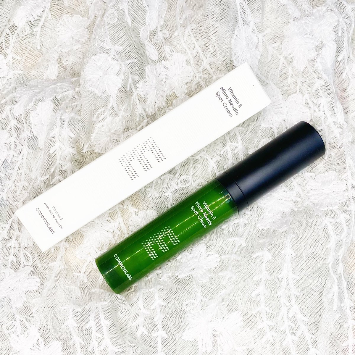 Dhevinoveliaa's tweet photo. Haiiii ...

Udh lama ga review produk 😩
Nah kali ini aku mau ceritain pengalaman aku cobain produk nya @Commonlabs_IDN  yang Vitamin E Micro Needle Spot Cream . 

#skincare #Review #skincarekorea #commonlabs https://t.co/sBF3aeACdj