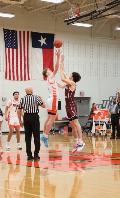 cadecartersmom's tweet photo. 🚨🚨🚨Senior Night🚨🚨🚨

We will recognize @CadeCarterQB  &amp; @aydon_11 for their Senior Night celebration Tuesday 2/15 at 5:45pm before the boys Varsity take on Whitesboro. 

Please come support the team and help us recognize the career of our graduating seniors 🧡🏀🖤 https://t.co/Oi97Ti2vW5