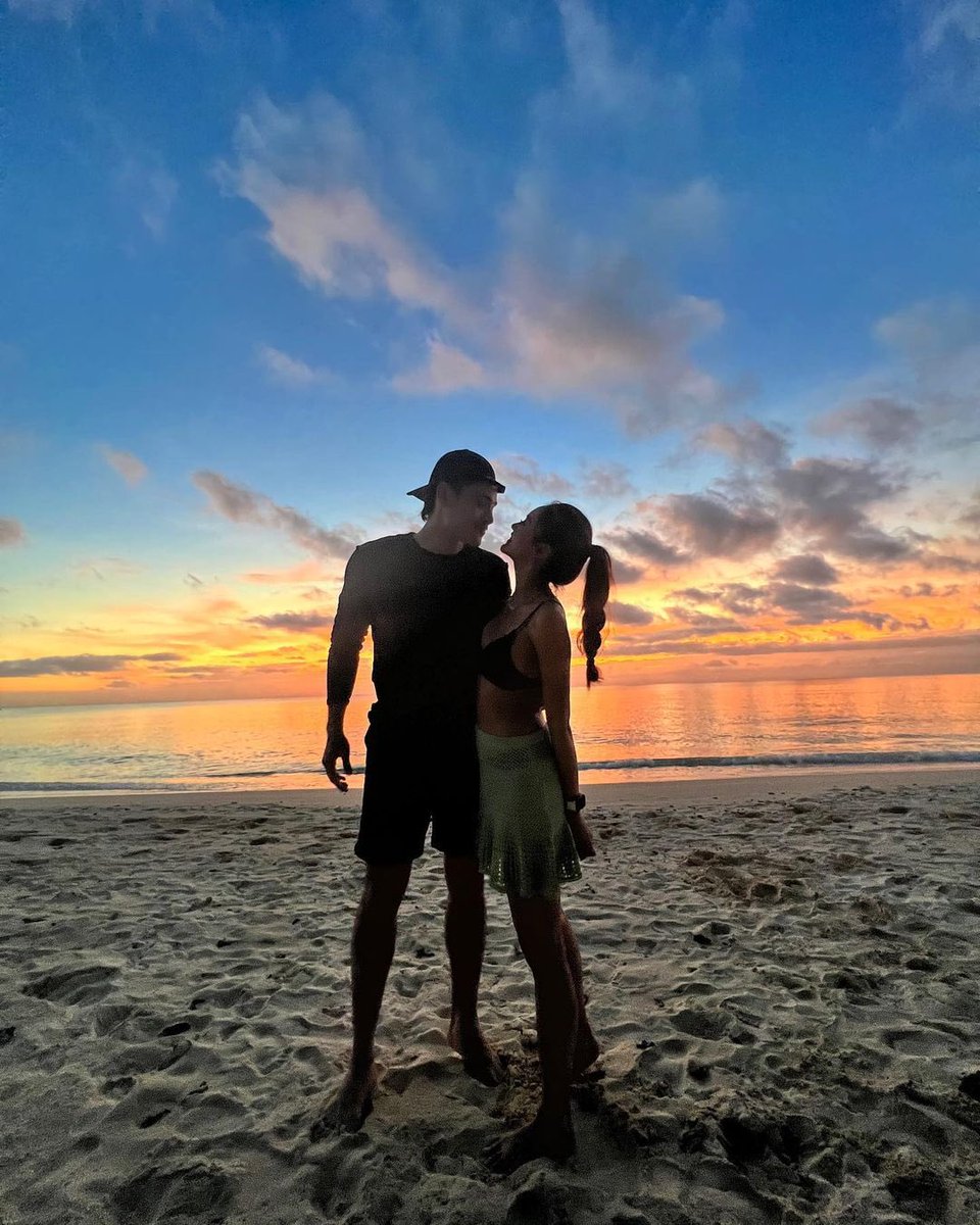 philstarlife's tweet photo. Kim and Xian’s romantic getaway is what couples’ dreams are made of. ☀️ Kim Chiu and Xian Lim celebrated the day of hearts by jetting off to a beachy paradise. (📸: Kim Chiu and Xian Lim/IG)

Read more: https://t.co/v3cNwZ41aQ

#KimChiu #XianLim #CelebrityCouples https://t.co/bk1HAUkCf6