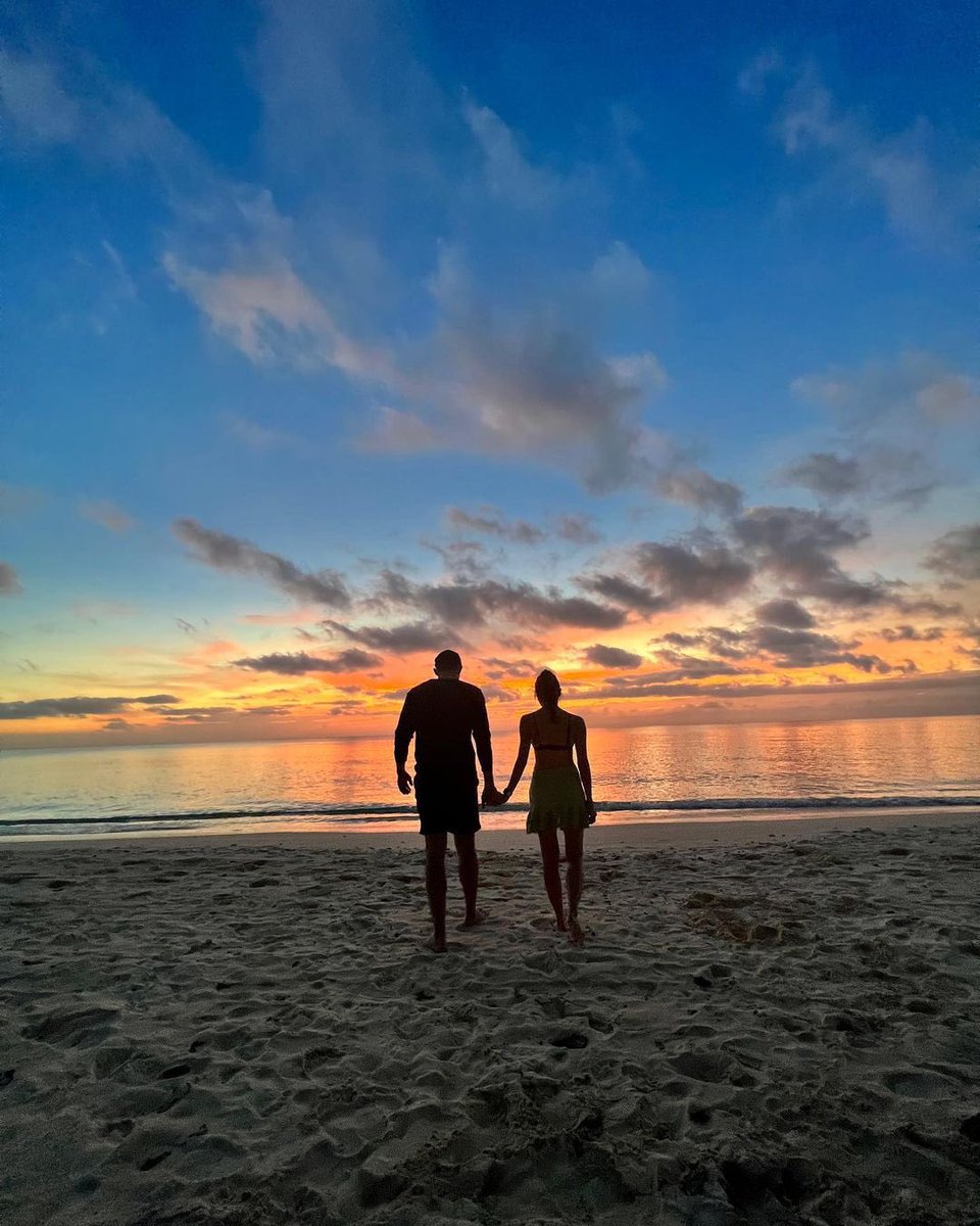 philstarlife's tweet photo. Kim and Xian’s romantic getaway is what couples’ dreams are made of. ☀️ Kim Chiu and Xian Lim celebrated the day of hearts by jetting off to a beachy paradise. (📸: Kim Chiu and Xian Lim/IG)

Read more: https://t.co/v3cNwZ41aQ

#KimChiu #XianLim #CelebrityCouples https://t.co/bk1HAUkCf6