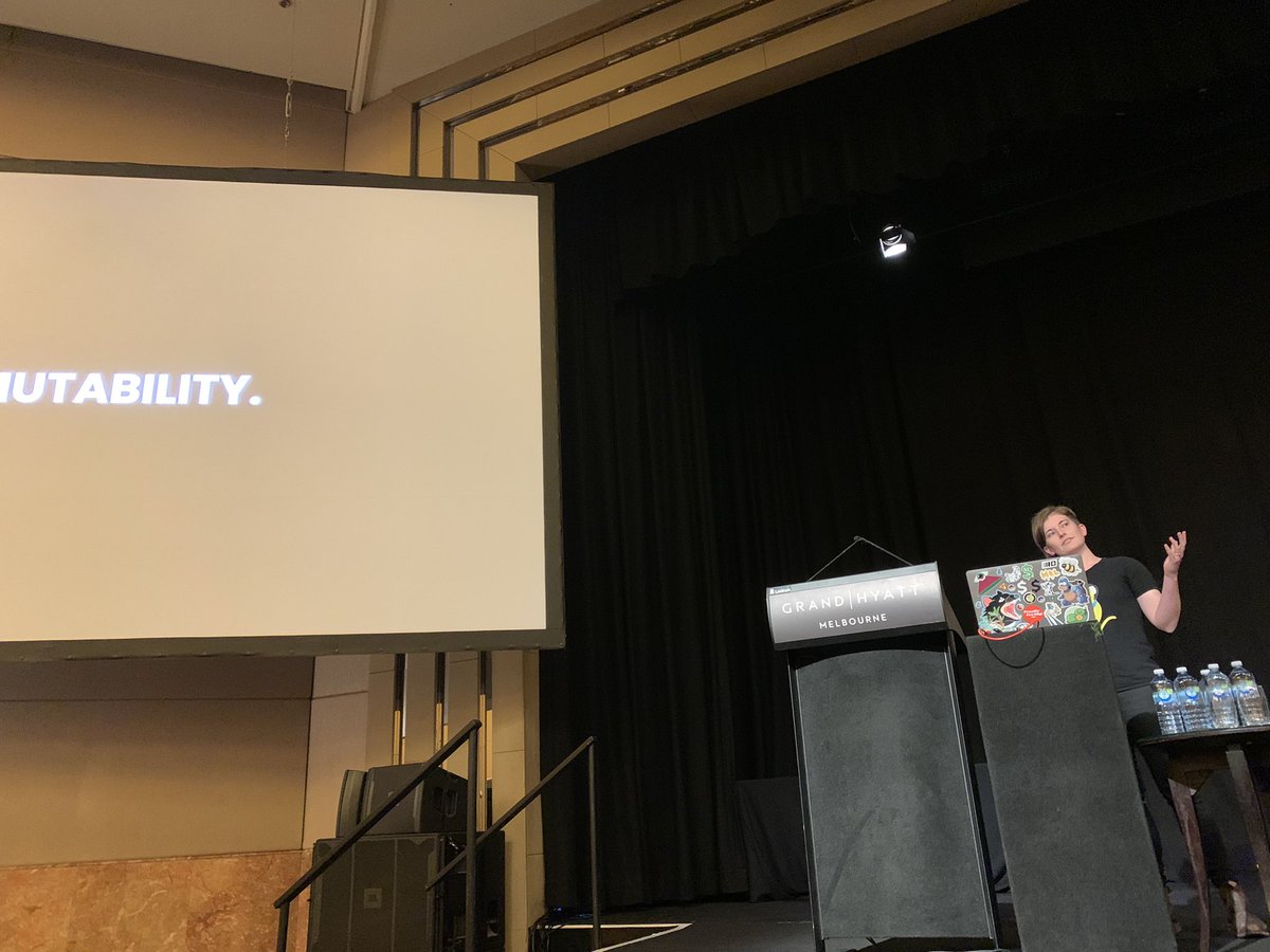 Super awesome talk on FP by <a href="/millyrowboat/">milly</a>! Such a great end to the awesome day! #voxxedaus2022