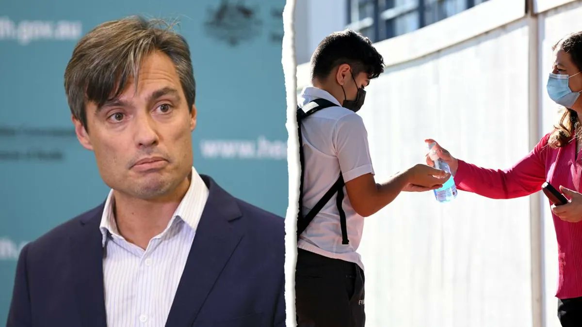 One of Australia’s top doctors is urging state governments to reconsider requirements for children to mask up in schools, arguing ‘the tide has turned’ on face coverings. bit.ly/3sGGWdv #wanews #coronavirus #education