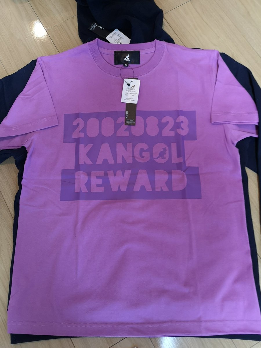 MarucoSelect's tweet photo. 届いた～✨
ネックレスはピンクゴールド
パーカーはXL、TシャツはM😊
パーカーの肌触りがよくて、追加購入しまーす😁締切前に現物見れるのいい✨
#RAN #KANGOLREWARD #KANGOL https://t.co/XqPMUkRGQH