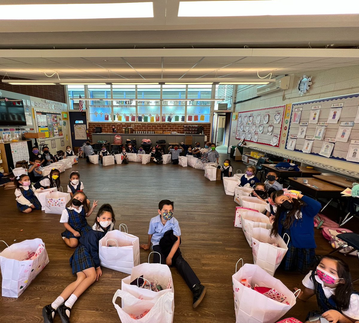 OLPHTK8's tweet photo. I love 💗 you to pieces!
Be kind!
Wear your mask 😷, wash your hands ✋🏼🤚🏼 often and allow for physical distancing 〰️.
#olphtk8 #olph #duallanguageimmersion #olphdowney #olphschool https://t.co/O8GFQk0rFB