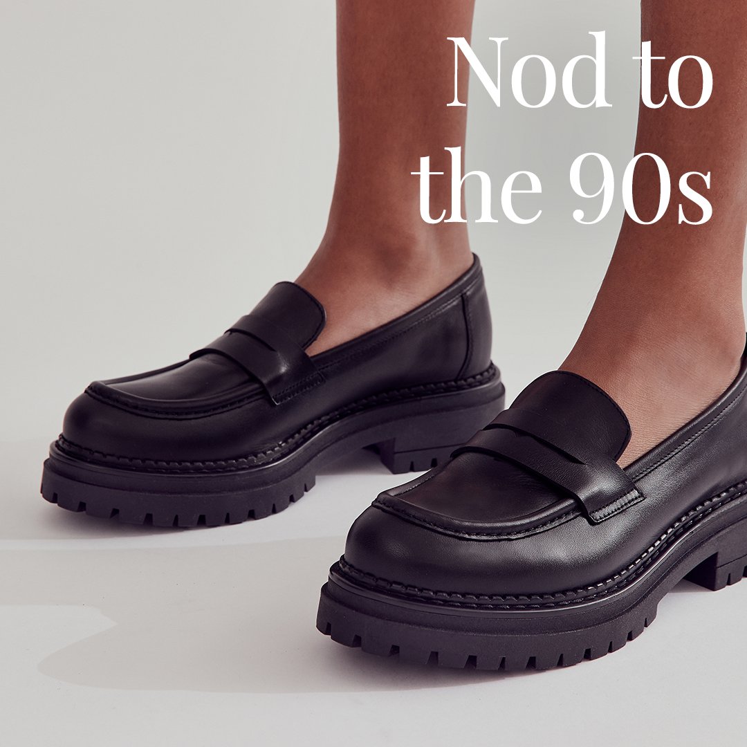 randbofficial's tweet photo. Revived with a touch of 90s nostalgia, chunky soles and block heels rejuvenate our classic loafers.
#russellandbromley #RBSpring #loafers
https://t.co/Xf0E6JTDa7 https://t.co/QwoGbUYeqi