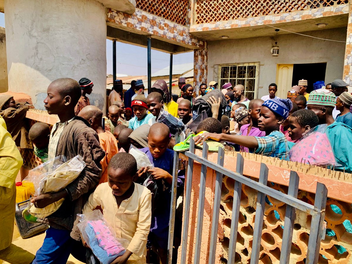 nyesa_abuzaria's tweet photo. The first Project of the session
THEME: 'IF YOU ARE WARM THIS WINTER,  SHARE IT!'

More than 70 Almajiris were reached, providing them with clothing,  Soup, detergent and Shoes.

We thank everyone who has contributed in anyway toward the project. https://t.co/yk9RjAGaRs