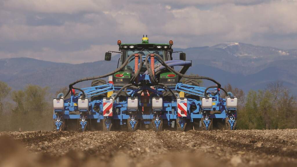 Trekkerweb's tweet photo. Monosem wil indruk maken met volledig nieuwe generatie precisie-zaaimachines: de ValoTerra | https://t.co/P3ZODKa5rV https://t.co/CaLvICtR1U https://t.co/Wv1srtdPSf