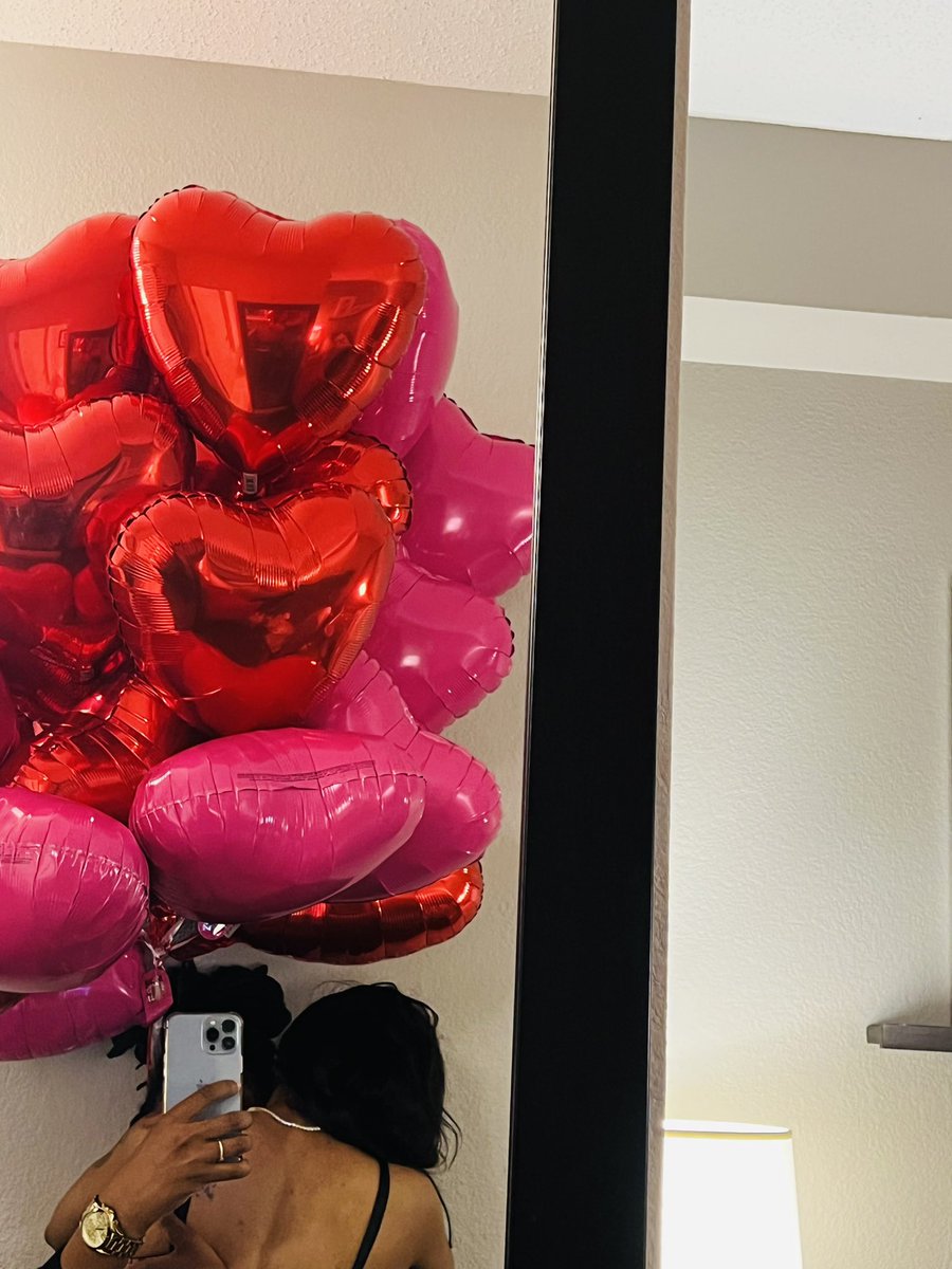 oliviaknowpe's tweet photo. Happy l❤️ve day from me &amp; mine https://t.co/NqE480aR44