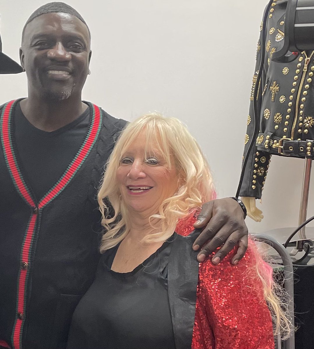 EileenShapiro3's tweet photo. Akon… nicest guy on the planet @MikeFigs @sabinmarketing @LadyLakeMusic @BeeClaudi59 @GetOutMagMike @SohoJohnny1 @johnvm1 @ https://t.co/cIcJH5O5ev
