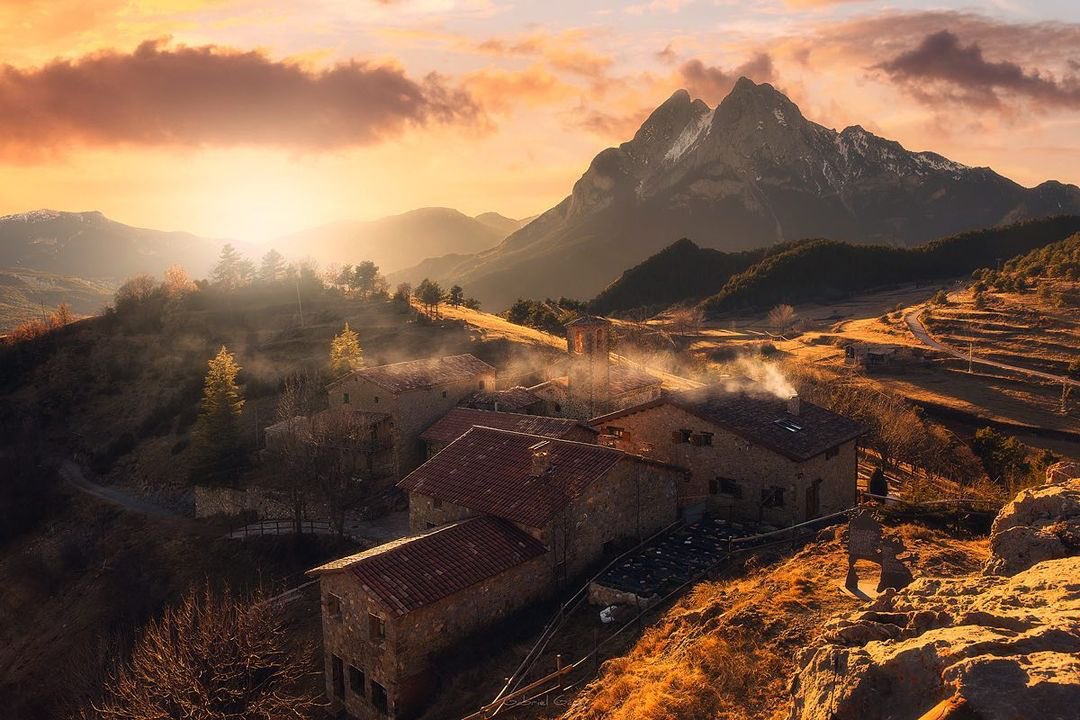 ✨ El Berguedà, un paradís per gaudir-lo de mil maneres diferents! 

👀 Entra a pedratour.com/calendari/ i descobreix totes les activitats que hem preparat per tu!

#pedratour #agenciadeviatges #turismeactiu #turismeinclusiu #turismecultural #Berguedà 

📸 gabrielgaag