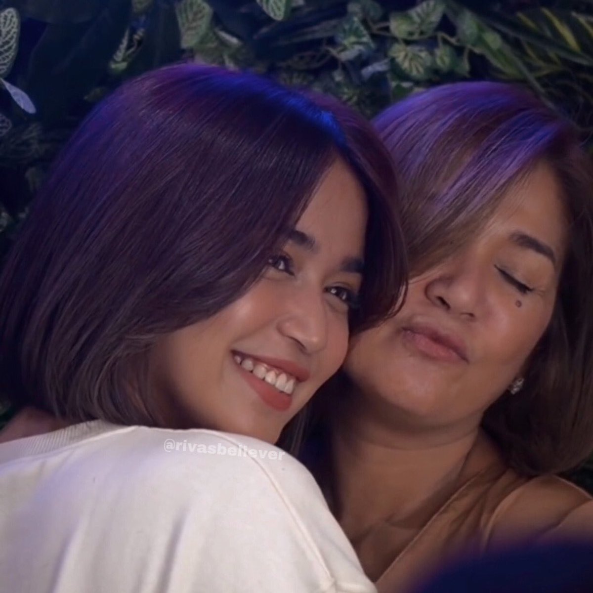 rivas_believer's tweet photo. “Like mother, like daughter “🤍🤎 https://t.co/fLMLqBVebT