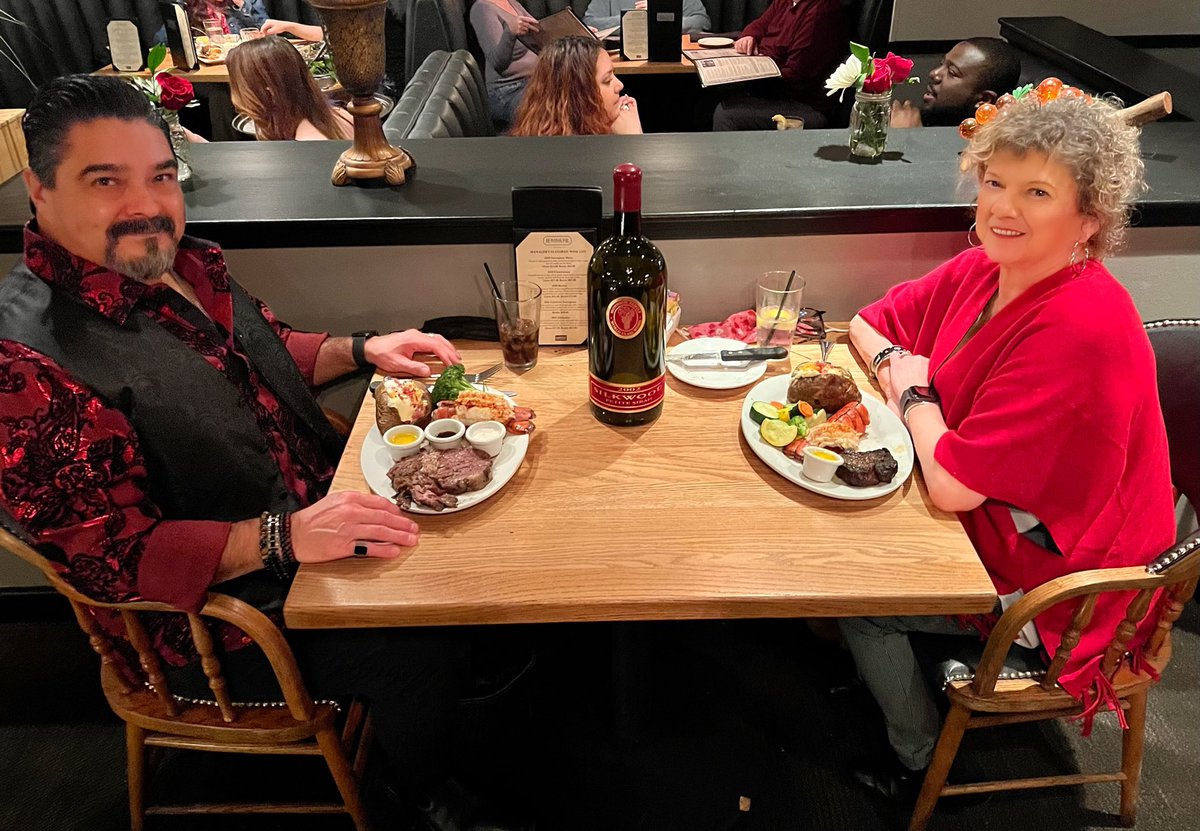 EddiePadillaSC's tweet image. Nothing like a nice quiet dinner celebrating Valentines Day. #HungryHunter #ValentinesDay2022