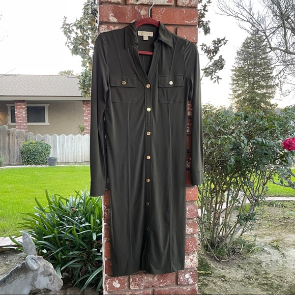 DawnRybloom's tweet photo. So good I had to share! Check out all the items I'm loving on @Poshmarkapp #poshmark #fashion #style #shopmycloset #labellum #michaelmichaelkors #oneteaspoon: https://t.co/qtddgBkGFb https://t.co/3Fvz7b2UNh