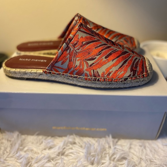 Chilispice's tweet image. So good I had to share! Check out all the items I'm loving on @Poshmarkapp from @Rosalyn52880520 #poshmark #fashion #style #shopmycloset #marcfisher #rebeccaminkoff #verabradley: posh.mk/8n2cOQm1Enb