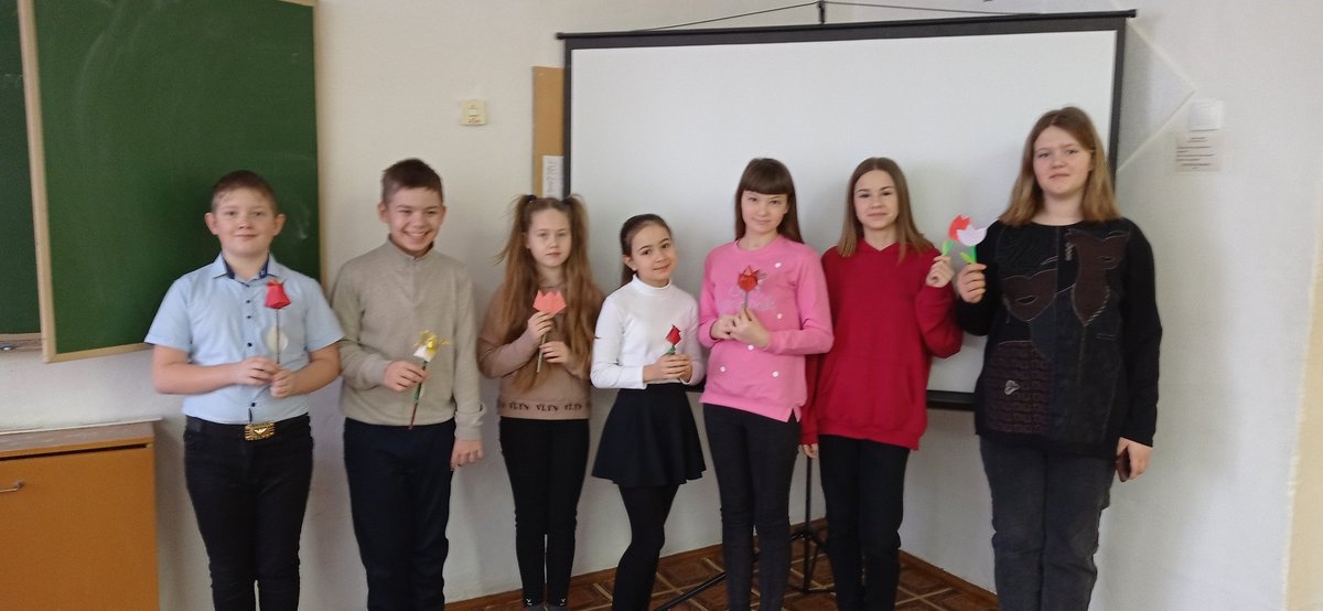 15.02в рамках Дня памяти о россиянах, исполняющих свой воинский долг за пределами Отечества,в ГБОУ ООШ N5 прошла патриотическая акция «Красный тюльпан». Именно красный тюльпан является не только символом войны в Афганистане, но и знаком уважения и признательности к нашим войнам