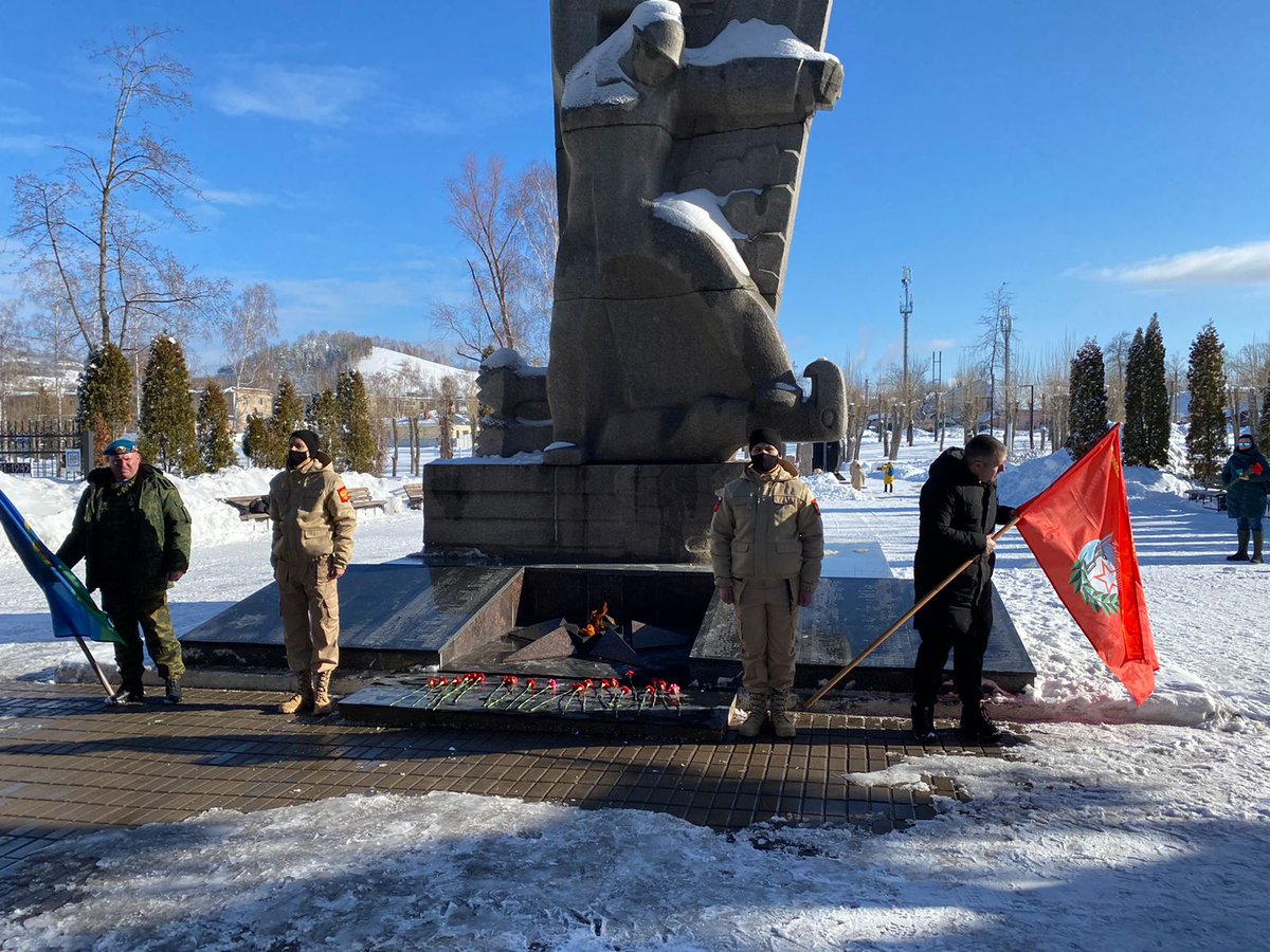gXPhdhhDqFT8dYl's tweet photo. 12.02.2022 года Руководитель Жигулёвского отделения «БОЕВОЕ БРАТСТВО» Цюпко С.И., ветераны боевых действий, специальный фотокорреспондент РИА «Новости», Киселёв В.П. возложили цветы к «Вечному огню» у памятника Воину-освободителю и к бюсту Героя Советского Союза Маргелова В.Ф. https://t.co/w9mtB5faO3