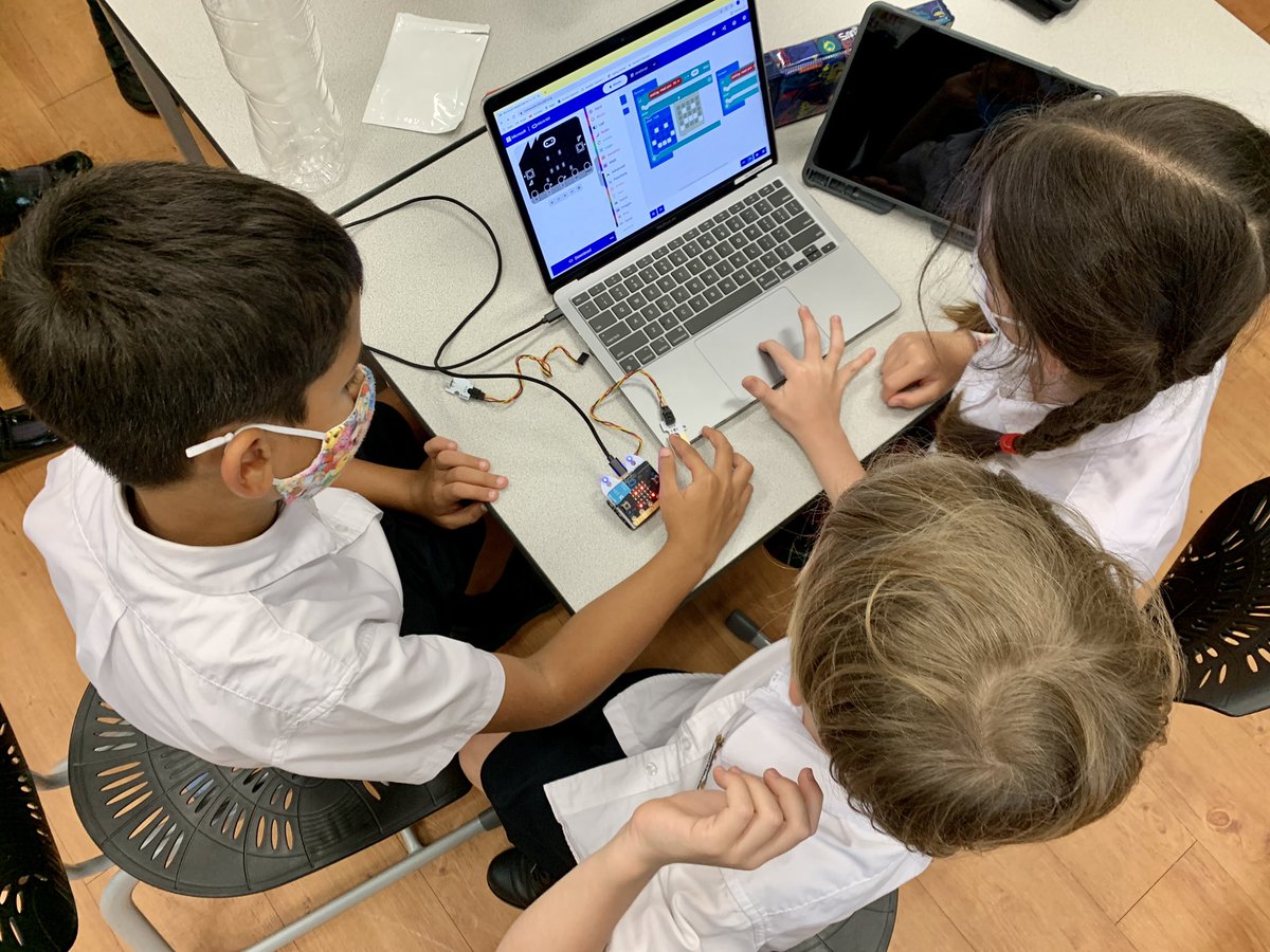 RandallGareth's tweet photo. Just great to see Year 3 coding with microbits, redefining our water unit. A fantastic STEM project creating so much engagement in all the students. #STEM #microbit #DCSG_Dulwich #PBLchat @microbit_edu https://t.co/JmTN83UTsQ