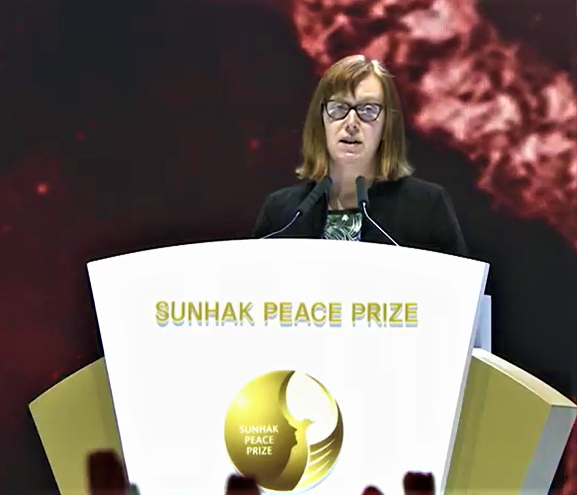 rtmarsh's tweet image. 5th Sunhak Peace Prize Award Ceremony Live. Professor Dame Sarah Gilbert DBE is awarded the Sunhak Peace Prize for the development of the non-profit AstraZeneca Vaccine used for 2.5 billion people in 60 nations. Presented by H.E. Jose Manuel Barosso Chair of #SHPP Committee