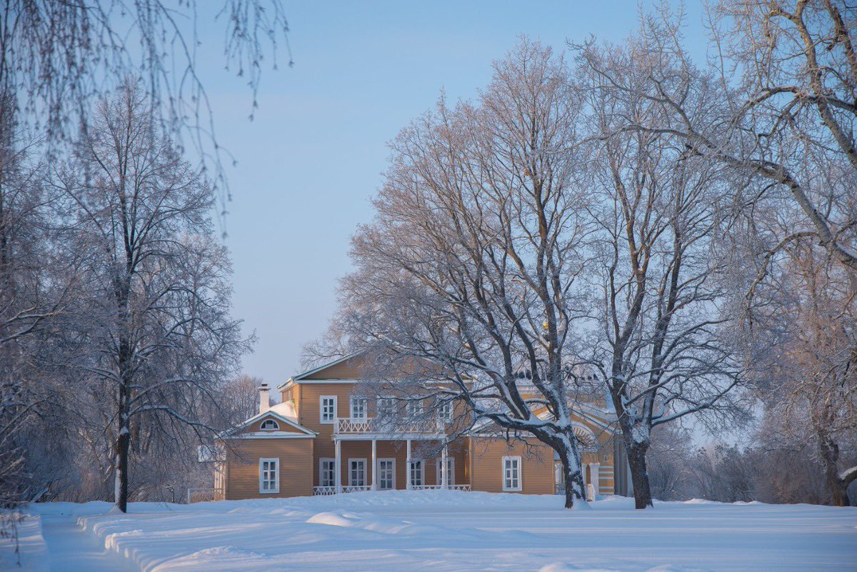 RusEmbTurkey's tweet image. 🌅 Günaydın, Türkiye!  
📷 #Tarhany Müzesi - şair Mikhail #Lermontov'un çocukluk yıllarının geçtiği malikanedir. 
#Rusyayıtanıyalım @Russia #Rusyadagezilecekyerler 
Foto:  Aleksandr Semyonov @MuseumTarhany