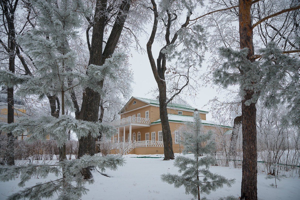 RusEmbTurkey's tweet image. 🌅 Günaydın, Türkiye!  
📷 #Tarhany Müzesi - şair Mikhail #Lermontov'un çocukluk yıllarının geçtiği malikanedir. 
#Rusyayıtanıyalım @Russia #Rusyadagezilecekyerler 
Foto:  Aleksandr Semyonov @MuseumTarhany