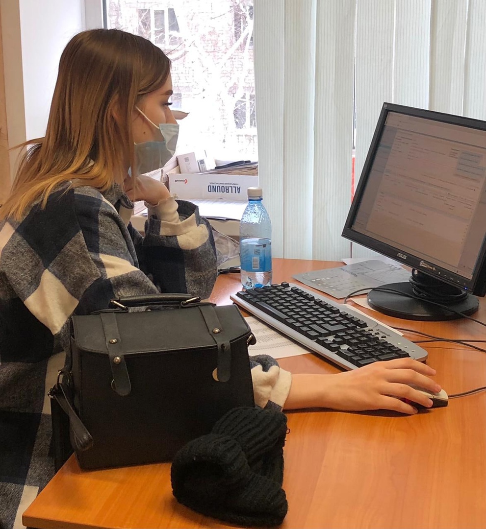 TUmoinSO's tweet image. Ежедневно студенты индустриально-педагогического колледжа #Тольятти помогают сотрудникам поликлиники N2. В этот сложный период для врачей они заполняют карточки, вносят информацию в электронную картотеку, ведут компьютерный учёт заболевших и выздоровивших.
Благодарим за помощь!