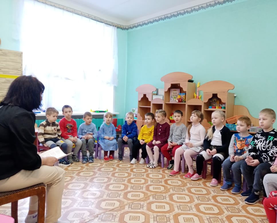 Мы живём в мире, где много разных людей, хороших и плохих, поэтому мы взрослые должны обучать детей правильному и безопасному поведению. Так ребята из детского сада №27 вместе с библиотекарем рассмотрели типичные опасные ситуации возможных контактов с незнакомыми людьми.