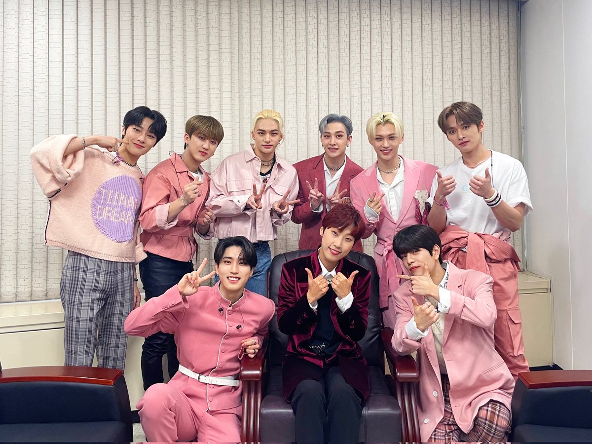 SKZCHRISBC's tweet photo. ㅤ

🐺 STAY! Thank you so much for attending Stray Kids 2nd #LoveSTAY 'SKZ's Chocolate Factory' on ! We had so much fun, thanks to STAY. Hopefully we're able to see you again in the better state.

STAY, You Make Stray Kids STAY. 🖤

ㅤ https://t.co/M7BeHkB2Xw