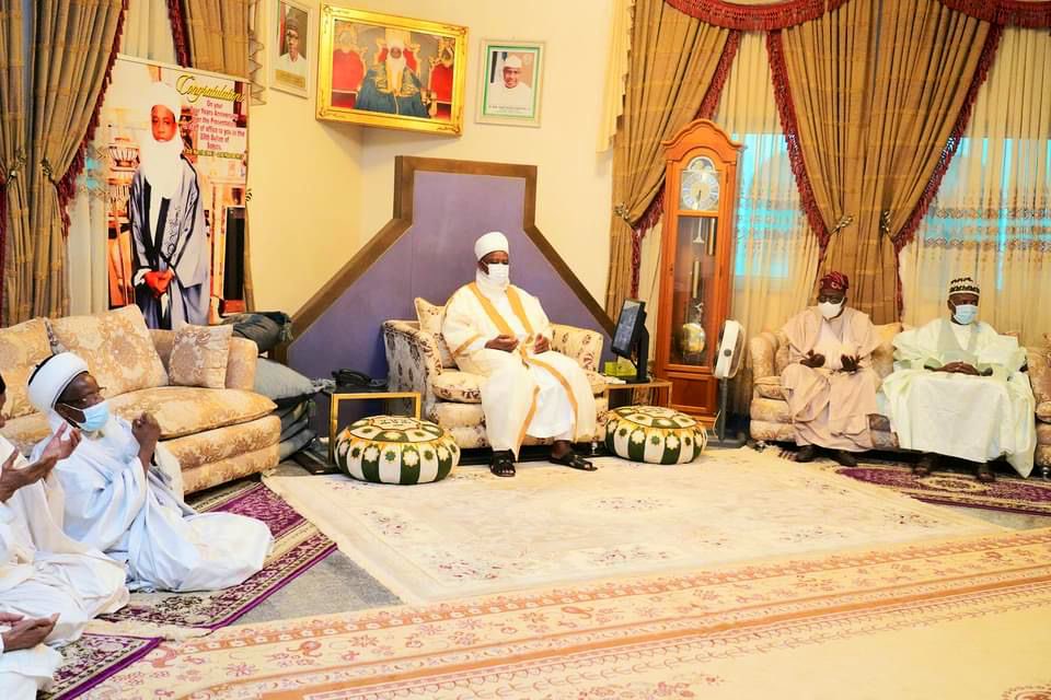 officialABAT's tweet photo. 14feb2022

I visited His Eminence, the Sultan of Sokoto in the company of my brother and friend, Sen. Aliyu Wamakko to commiserate with him on the passing of the Magajin Garin Sokoto, Alh. Hassan Danbaba, a patriot and grandson of the late Sardauna of Sokoto, Sir Ahmadu Bello
1/2 https://t.co/WTvibOiHOd