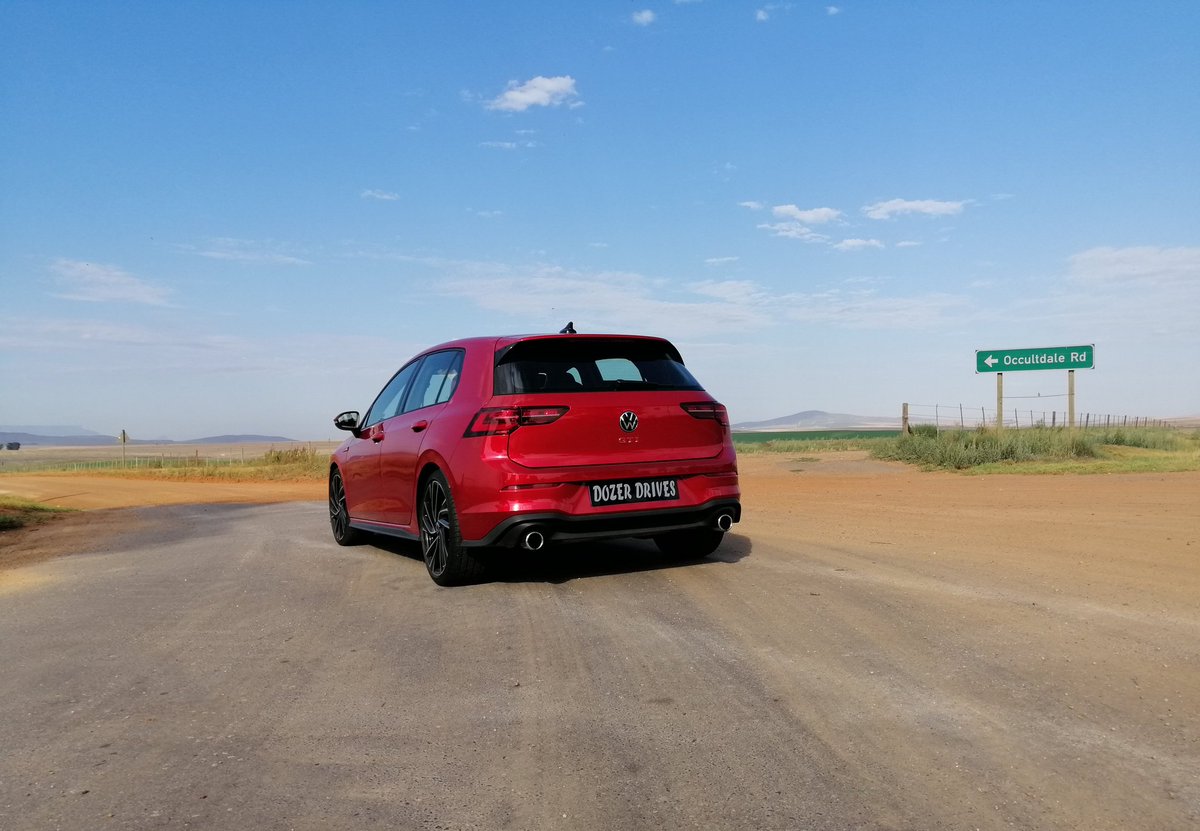 doughZAR's tweet photo. ..let's forsake gravel excursions, just this one time... 😏
@VolkswagenSA #GolfGTI
#MkVIII #Mk8 #Golf8 #GTI
#DozerDrives #tellthemDOZERsentyou https://t.co/gkTMepXqKa