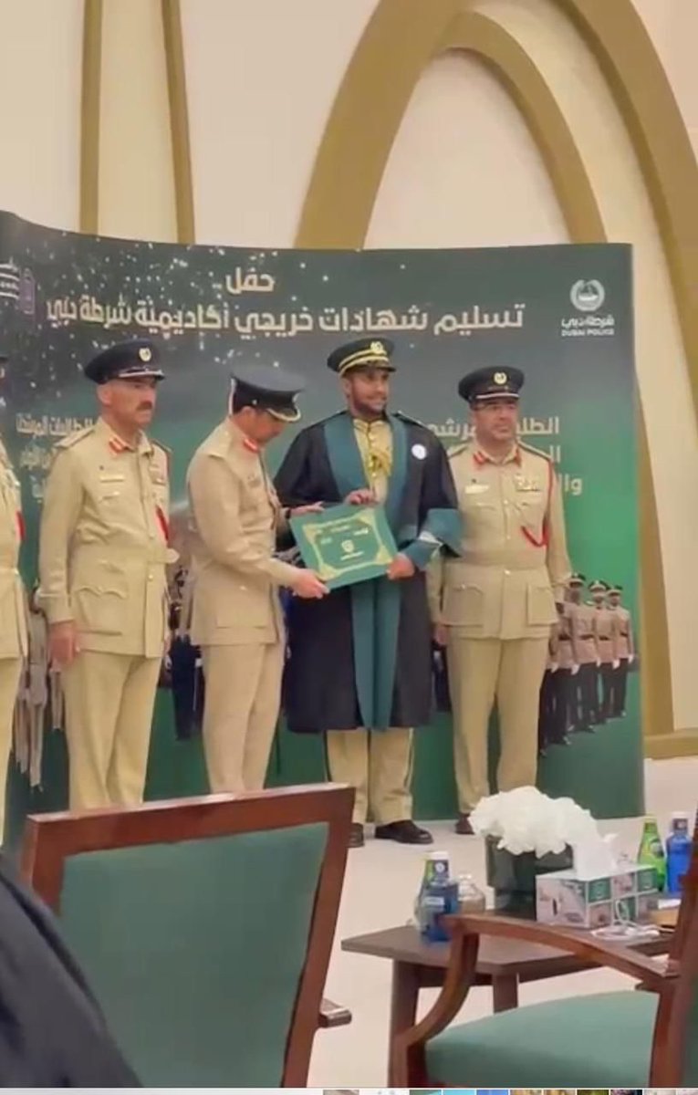 يسر #ملتقى_بني_مالك_الرياض ان يتقدم بالتهاني والتبريكات للاستاذ/عائض بن شعبان العصماني بمناسبة تخرج ابنه سيف من كلية الشرطة بدولة الامارات العربيه برتبة ملازم سائلين العلي القدير أن تكون عوناً له على طاعته ورضاه في خدمة دينه ومليكة ووطنه متمنين له دوام التوفيق والسداد ..