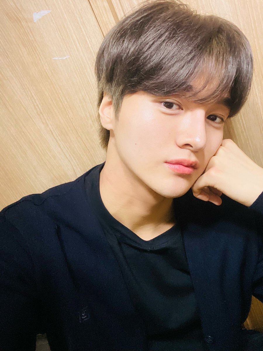 elmojunho's tweet photo. 차준호 최고 🤍🖤❤️💙 https://t.co/Okm4F7l6Ib