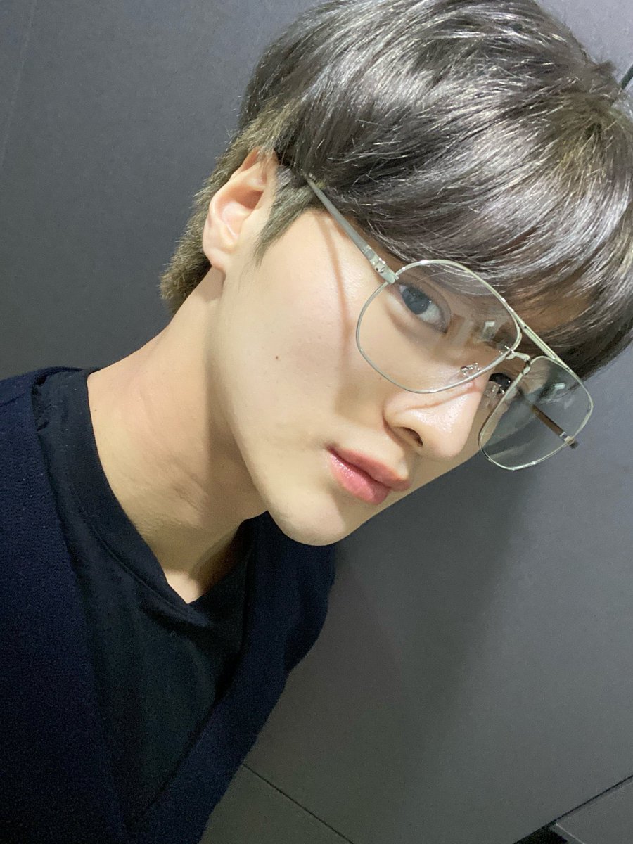 elmojunho's tweet photo. 차준호 최고 🤍🖤❤️💙 https://t.co/Okm4F7l6Ib
