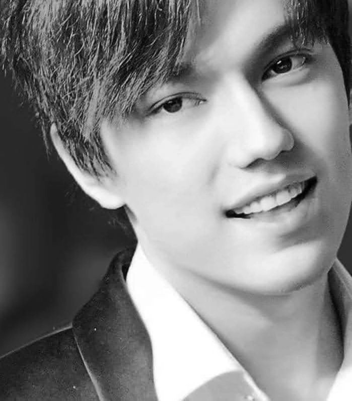 DimashEurasian's tweet image. Have a wonderful Tuesday 💛 😊 
#FlyAwaу #BeWithMe