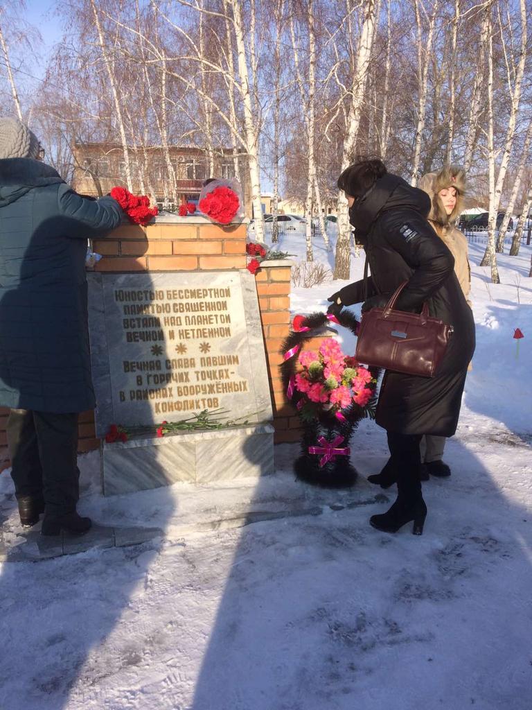 15 февраля -День памяти о россиянах, исполнявших служебный долг за пределами Отечества. Обучающиеся и педагоги школы приняли участие в областной акции "Красный тюльпан" и возложили цветы к памятнику.Помним....