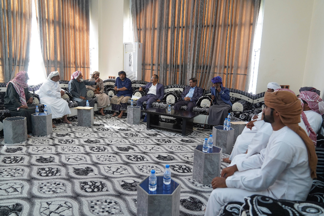 HadramoutGov's tweet photo. محافظ #حضرموت يلتقي شيوخ وأعيان قبيلة المناهيل ويطلع على الأوضاع في مناطقهم وخصوصًا الجوانب الأمنية https://t.co/U3InzXqpgl