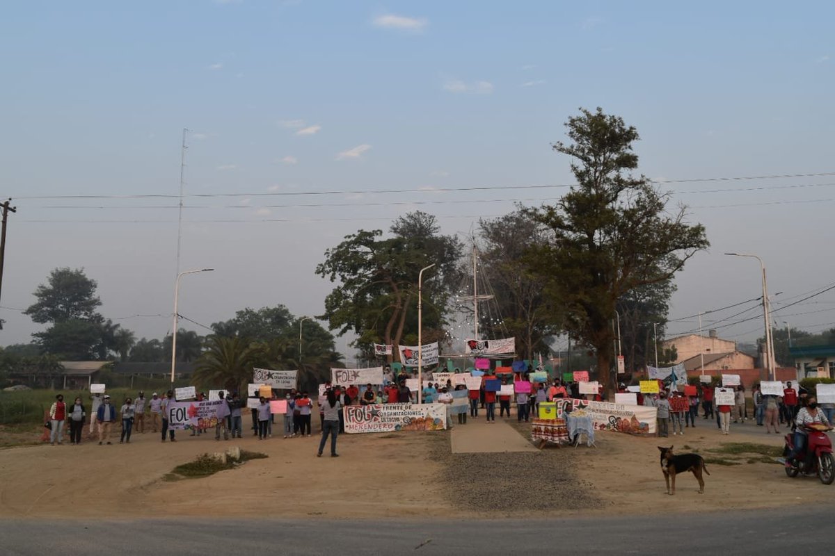 FOLprensa's tweet photo. #Ahora #Formosa #RiachoHeHe 👆
JORNADA DE LUCHA EN TODO EL PAÍS
NO AL PACTO CON EL FMI
NINGUN SALARIO POR DEBAJO DE LA CANASTA BASICA
✊ https://t.co/EABsFbtAMm