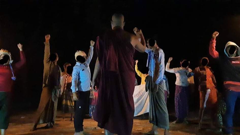 Khithitofficial's tweet photo. ပြည်ကြီးတံခွန် ဆရာတော် ဦးဆောင် ဖက်ဆစ် စစ်ကောင်စီ တော်လှန်ရေး ညသပိတ်ပြုလုပ်

ရန်ကုန်၊ ဖေဖော်ဝါရီ ၁၅

မန္တလေးတွင် ပြည်ကြီးတံခွန် ဆရာတော် ဦးဆောင်ကာ ယနေ့ ဖေဖော်ဝါရီလ ၁၅ ရက်နေ့တွင် ဖက်ဆစ် စစ်ကောင်စီ တော်လှန်ရေး ညသပိတ် ပြုလုပ်ခဲ့ကြောင်း သိရသည်။ https://t.co/mnUFwNAQdv
