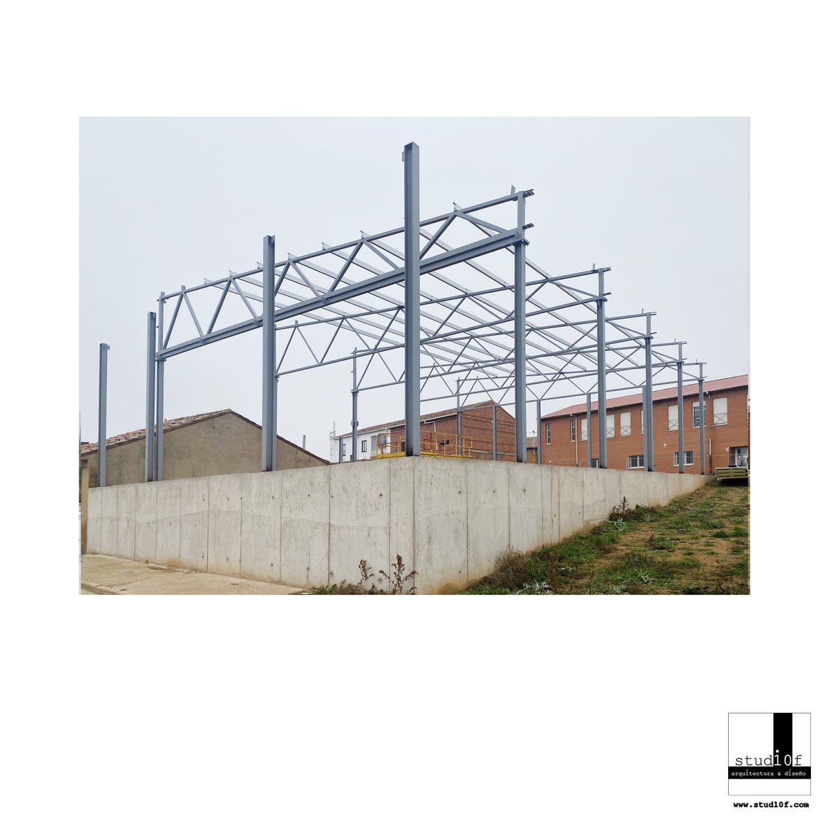 stud10f's tweet photo. EDIFICIO USOS MÚLTIPLES
(#Algadefe, León)
✏️📐👷🏻♂️🏗️🏡
squeleto de la Fase 2 ejecutado, Se procederá a la colocación del panelado de cubierta...
Pronto comenzará la Fase 3 de los trabajos. https://t.co/pZhtC8lfDe